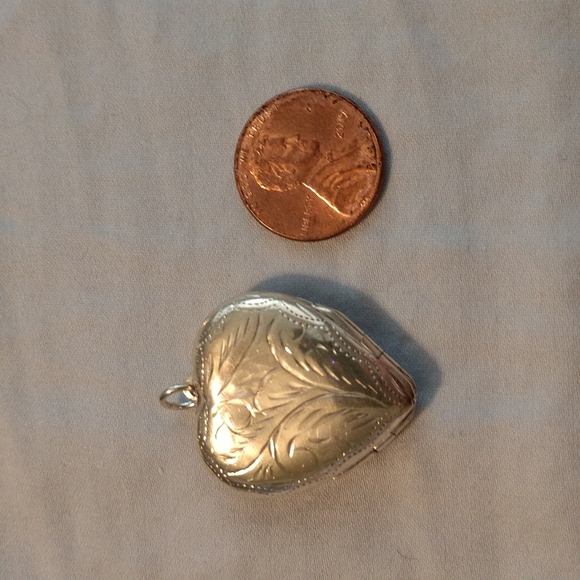 💖 Sterling Silver Heart Locket - Picture 8 of 8
